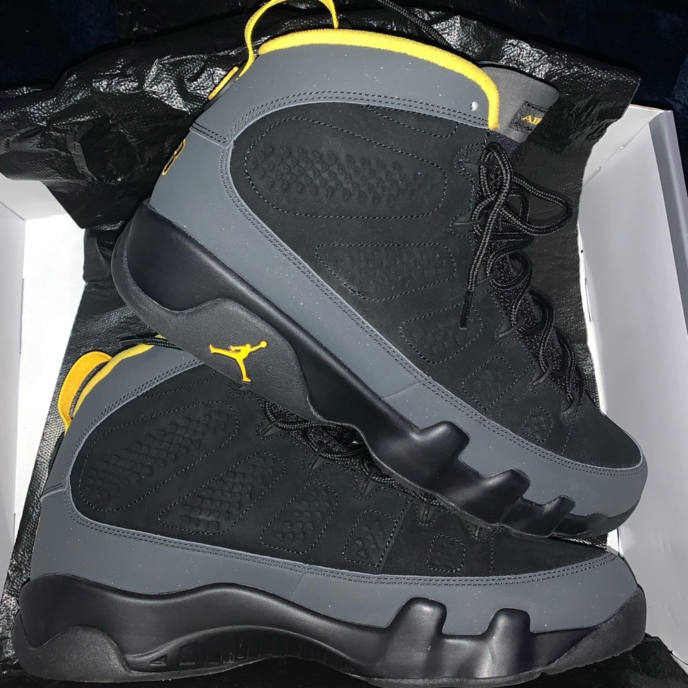 Air Jordan 9 Retro “Dark Charcoal University Gold”
